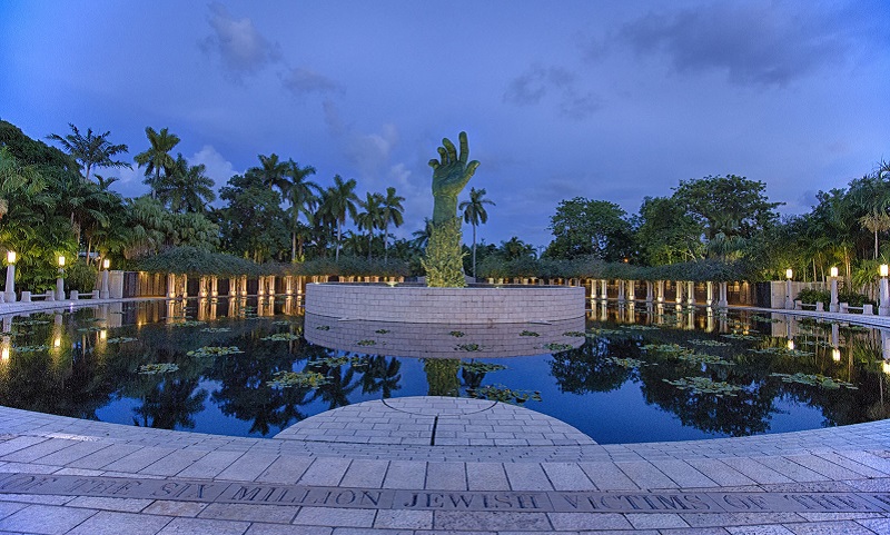 Holocaust Memorial em Miami Beach de noite