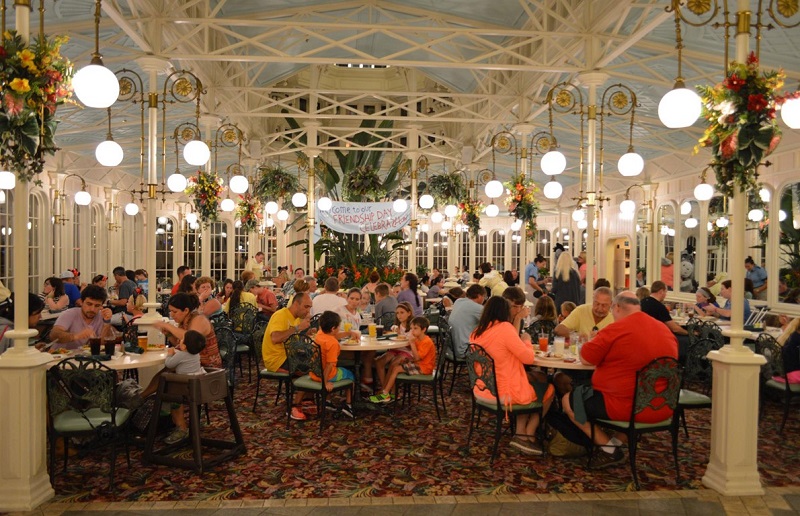 Restaurante The Crystal Palace no Parque Magic Kingdom em Orlando